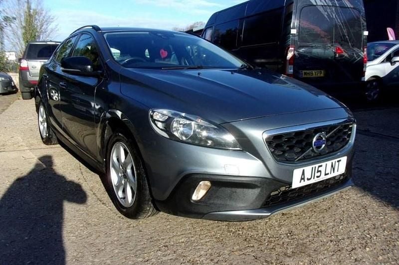 Used Volvo V40 CC SE 120 HP (88 kW) 2015 Estate