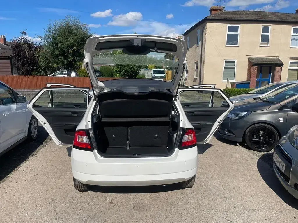 Used Skoda Fabia SE 75 HP (55 kW) 2018 White Hatchback