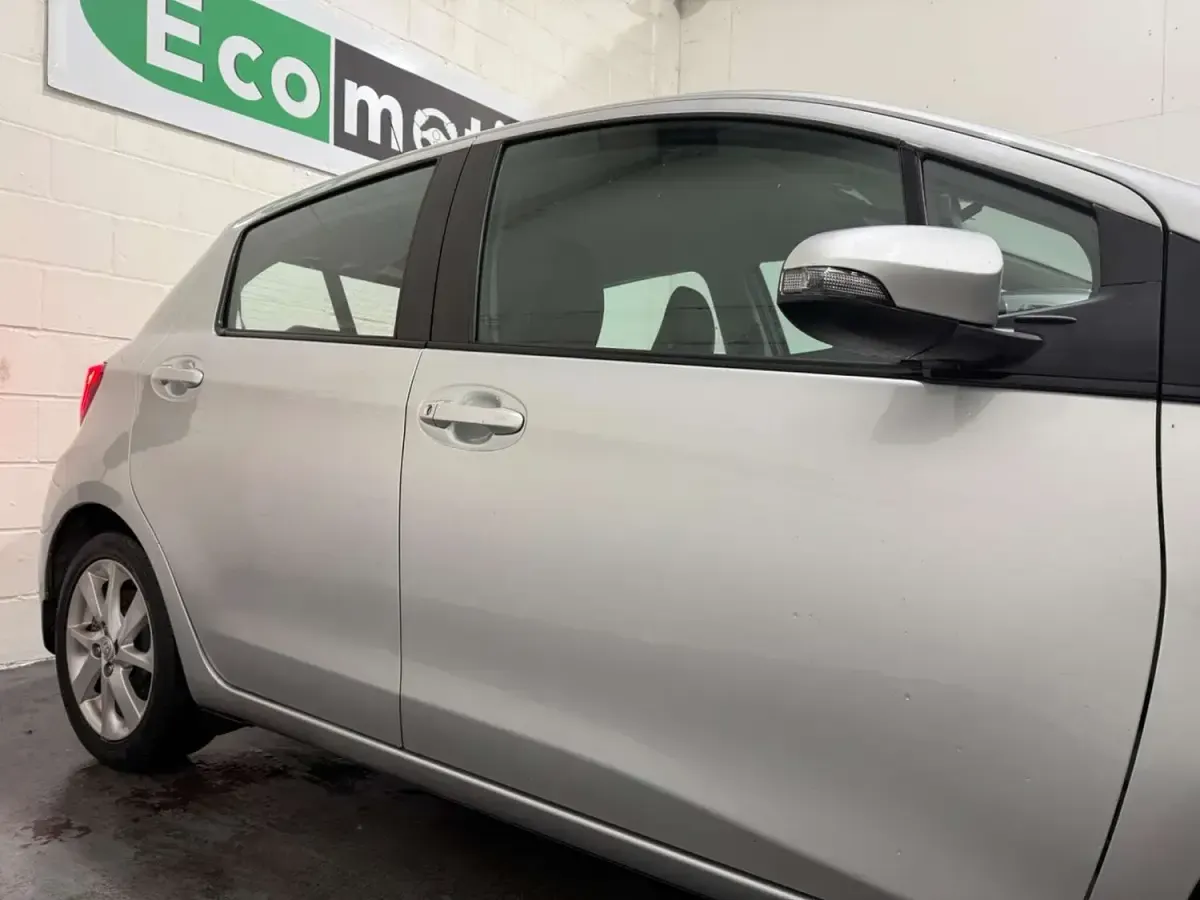 Used Toyota Yaris 101 HP (74 kW) 2014 Silver Hatchback