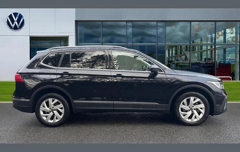 Used VW Tiguan Allspace Life 150 HP (110 kW) 2022 Black SUV