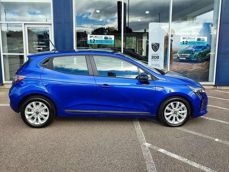 Used Renault Clio V Evolution 141 HP (103 kW) 2024 Blue Hatchback