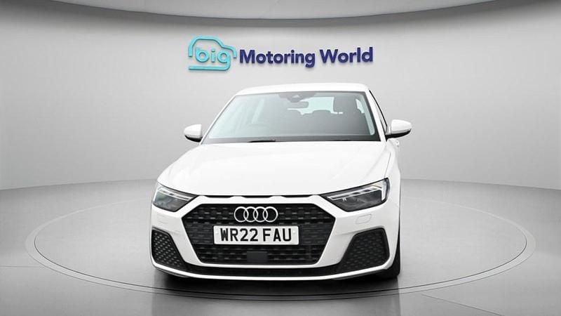 Used Audi A1 Sportback 95 HP (69 kW) 2022 White Hatchback
