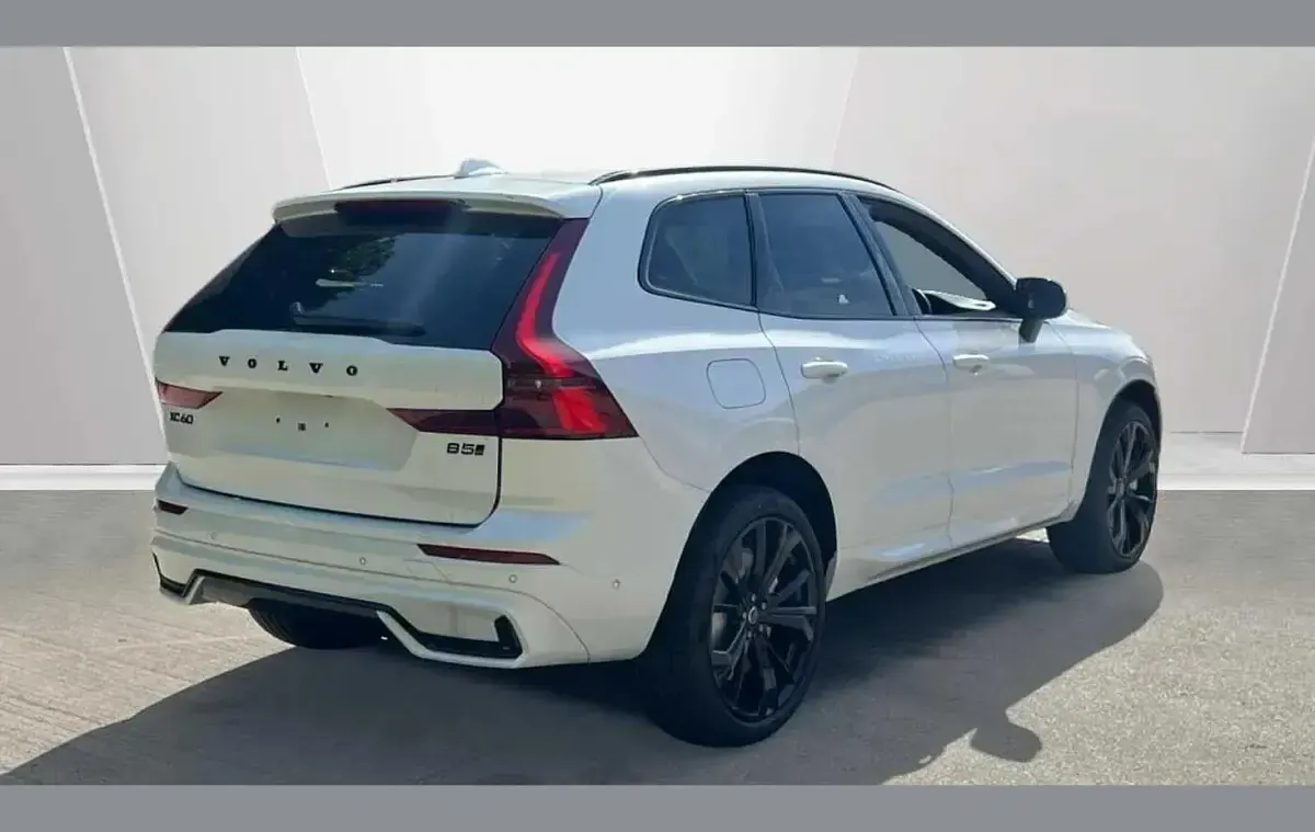 New Volvo XC60 Plus 250 HP (183 kW) 2026 White SUV