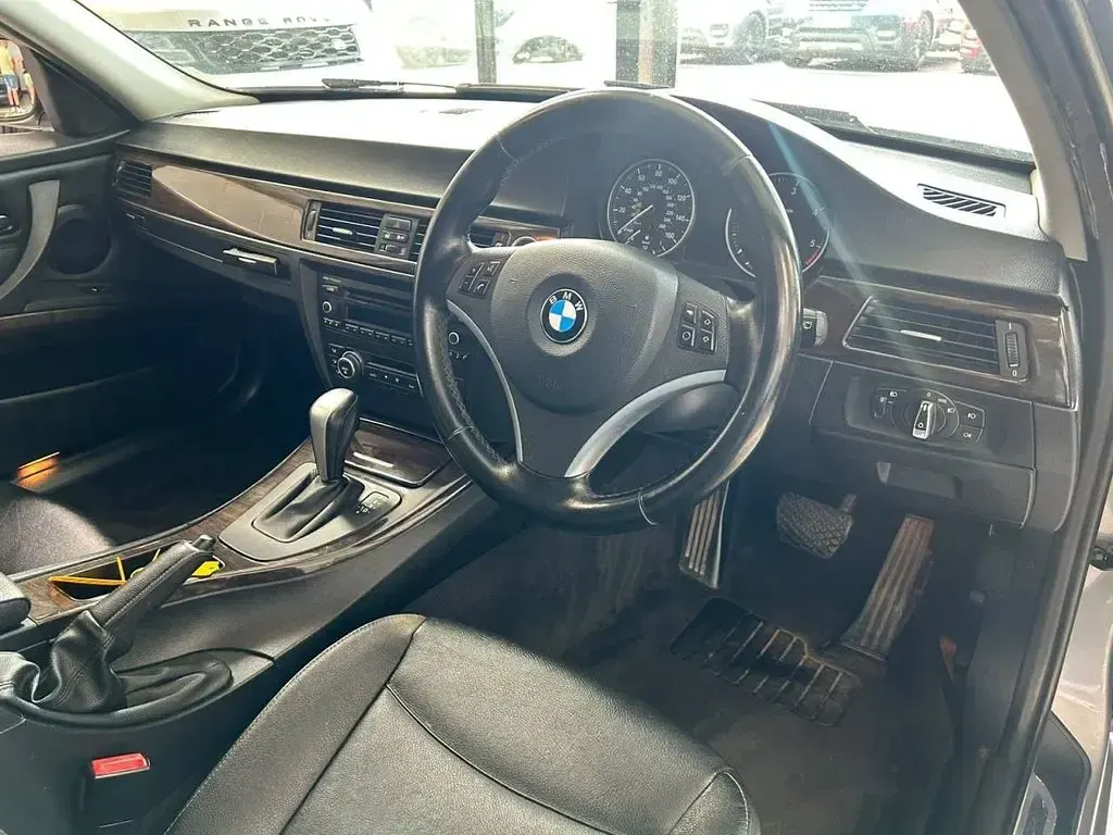 Used BMW 320 Exclusive 184 HP (135 kW) 2011 Grey Estate