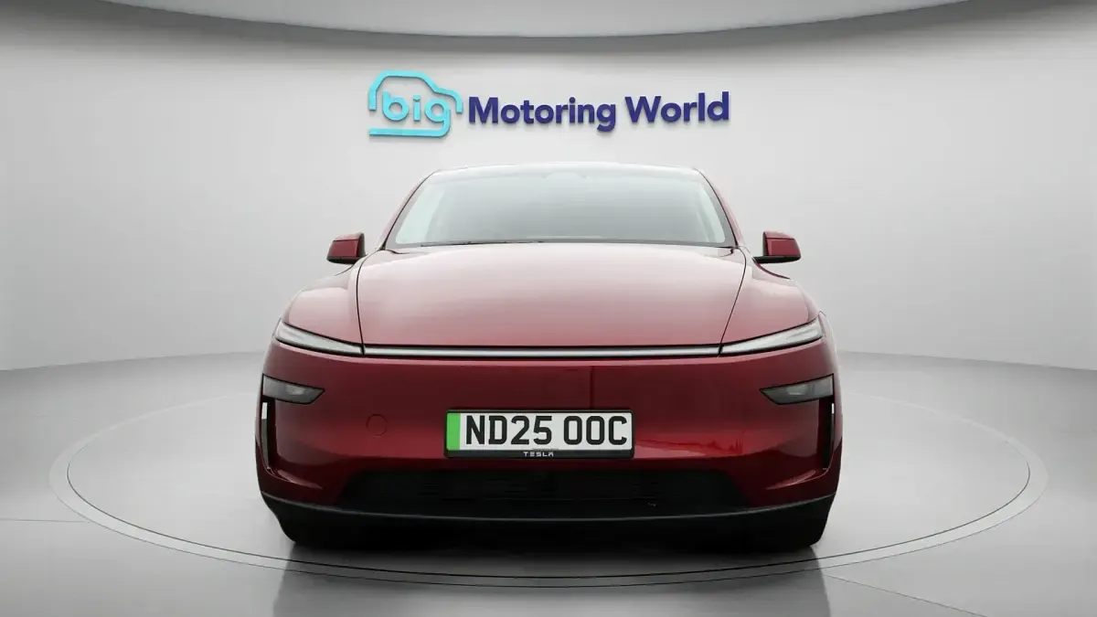 Używany Tesla Model Y RWD 286 kW (389 KM) 2025 Czerwony SUV