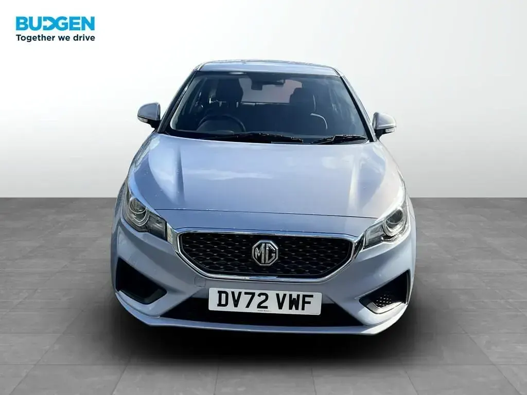 Begagnad MG MG3 Excite 106 HK (77 kW) 2022 Silver Halvkombi