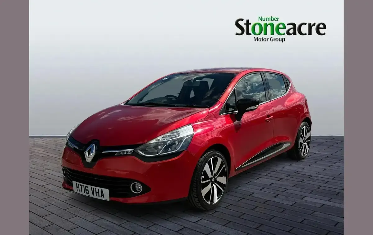 Used Renault Clio Dynamique 88 HP (64 kW) 2016 Red Hatchback