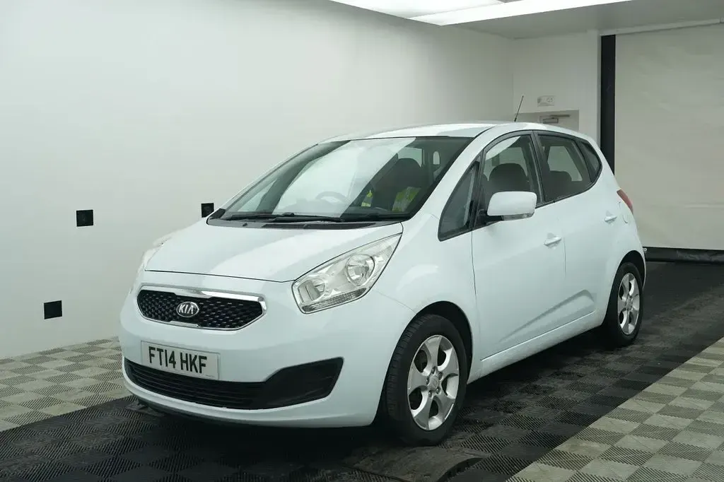 Used Kia Venga 125 HP (91 kW) 2014 White Hatchback
