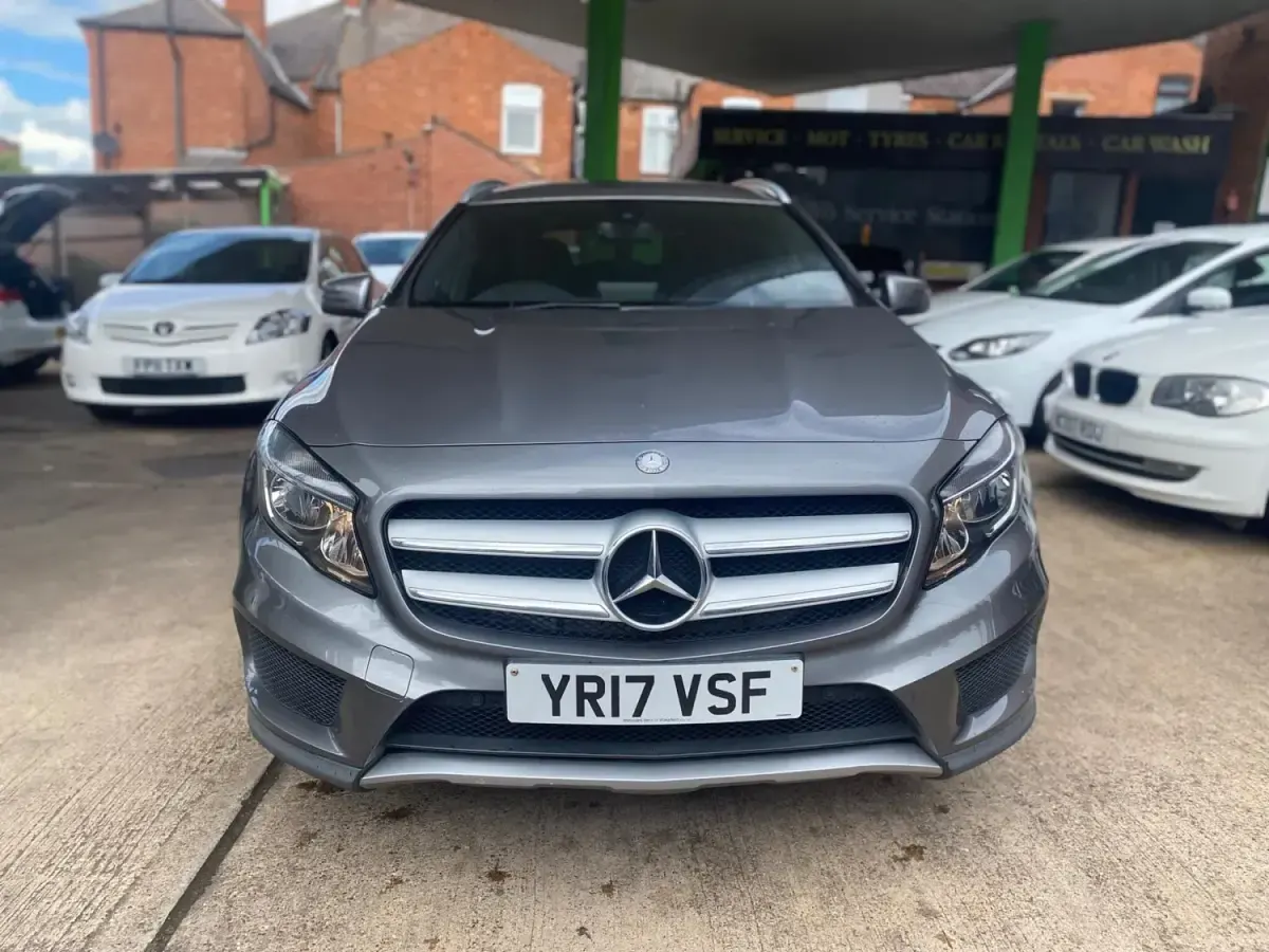 Usado Mercedes GLA200 AMG line 136 HP (100 kW) 2017 Cinzento SUV