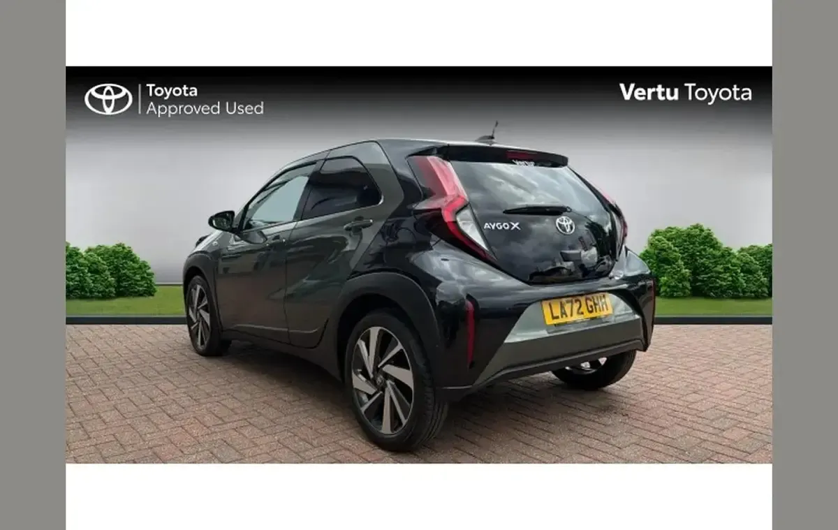 Used Toyota Aygo X 71 HP (52 kW) 2023 Green SUV
