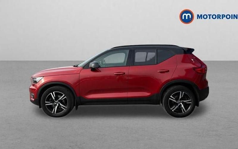 Used Volvo XC40 R-Design 190 HP (139 kW) 2019 Red SUV