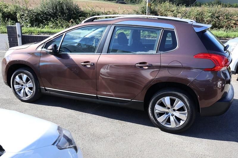 Used Peugeot 2008 Active 70 HP (51 kW) 2015 Brown SUV