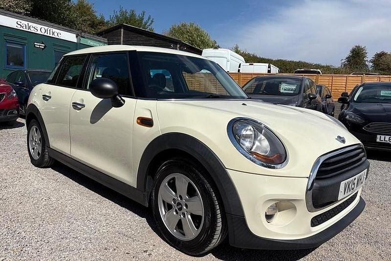 White Used 2015 Mini ONE Hatch Hatchback | £6,995 (Fair price) - Image 1/1