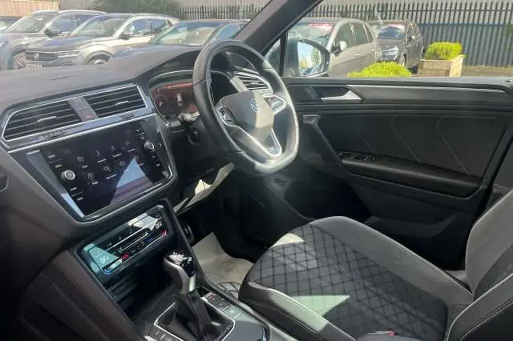 Usado VW Tiguan R-line 245 CV (180 kW) 2022 Azul SUV