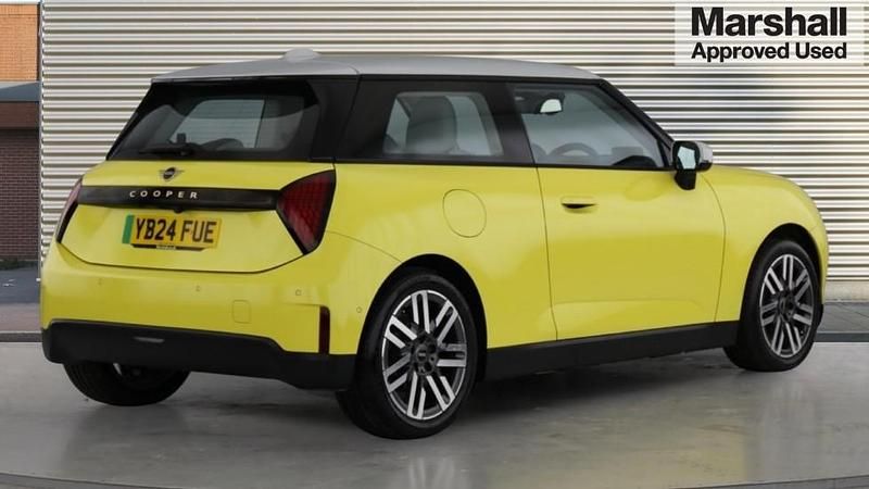 Used Mini Cooper Classic 135 kW (184 HP) 2024 Yellow Hatchback