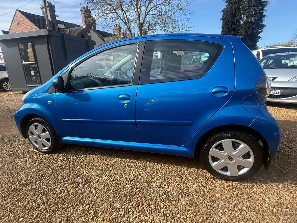 Used Toyota Aygo 2009 Blue Hatchback