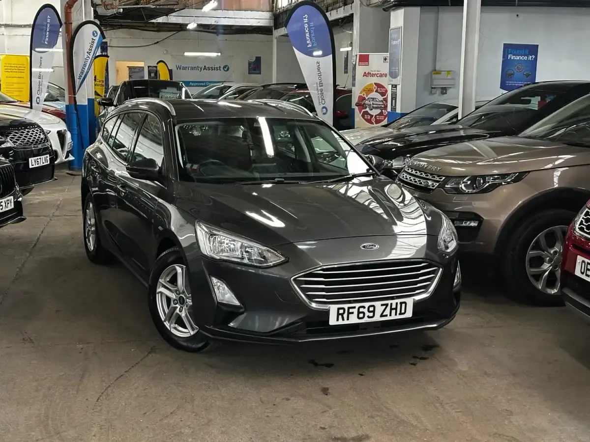 Gebraucht Ford Focus Zetec 95 PS (69 kW) 2026 Grau Kombi