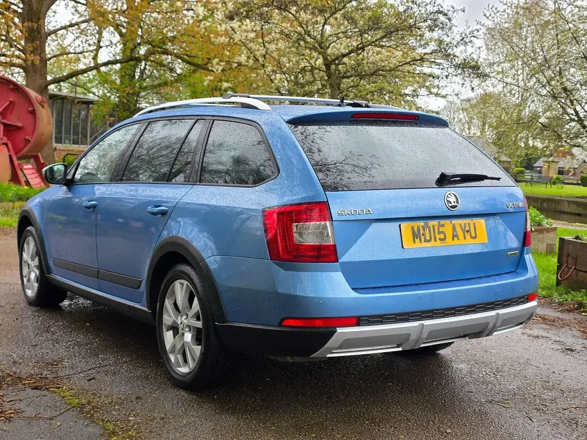 Used Skoda Octavia Scout 4x4 150 HP (110 kW) 2015 Blue Hatchback