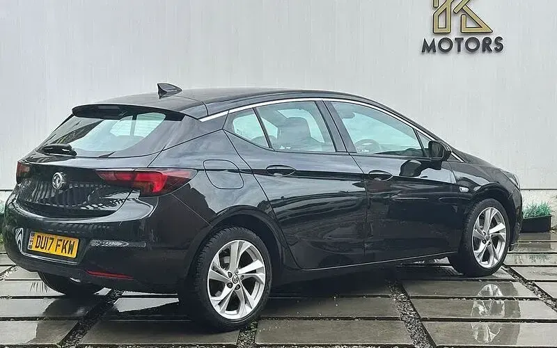 Used Vauxhall Astra SRi 150 HP (110 kW) 2017 Black Hatchback