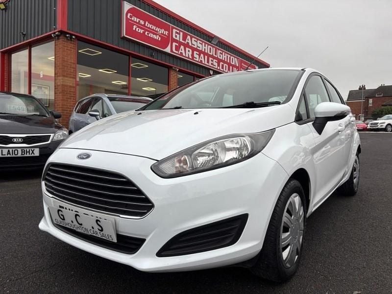 White Used 2013 Ford Fiesta Style Hatchback | £4,490 (Good price) - Image 1/4