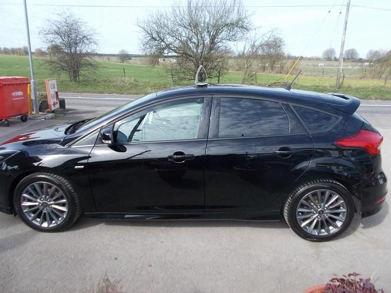Used Ford Focus ST-Line 140 HP (102 kW) 2018 Black Hatchback