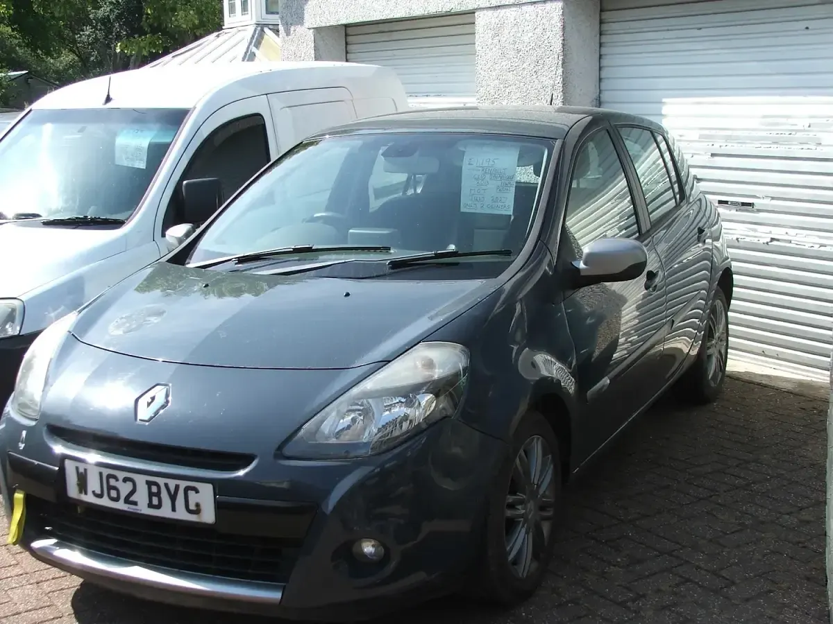 Used Renault Clio Dynamique 75 HP (55 kW) 2013 Blue Hatchback