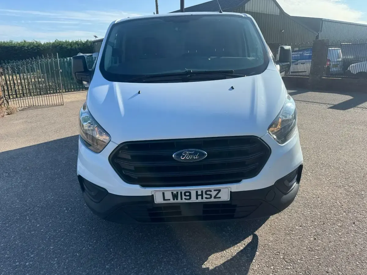 Used Ford Transit Custom 130 HP (95 kW) 2019 White Van