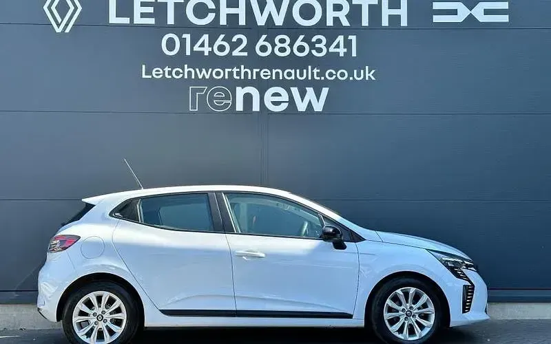 Used Renault Clio Evolution 90 HP (66 kW) 2024 White Hatchback