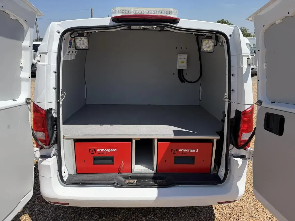 Used Mercedes Vito Progressive 134 HP (98 kW) 2021 White Van