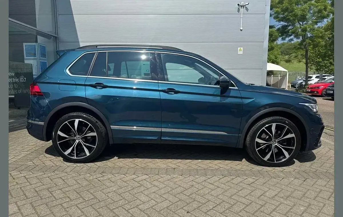Used VW Tiguan R-line 245 HP (180 kW) 2023 Blue SUV