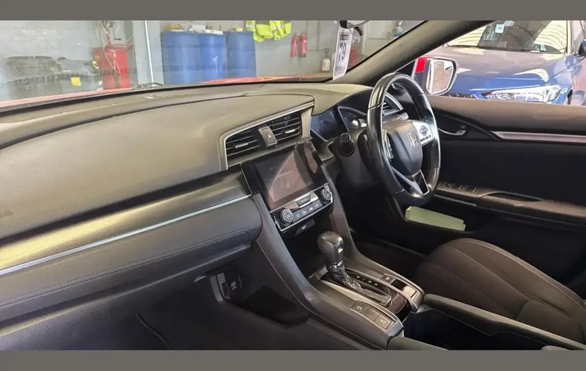 Used Honda Civic SR 126 HP (92 kW) 2018 Red Hatchback