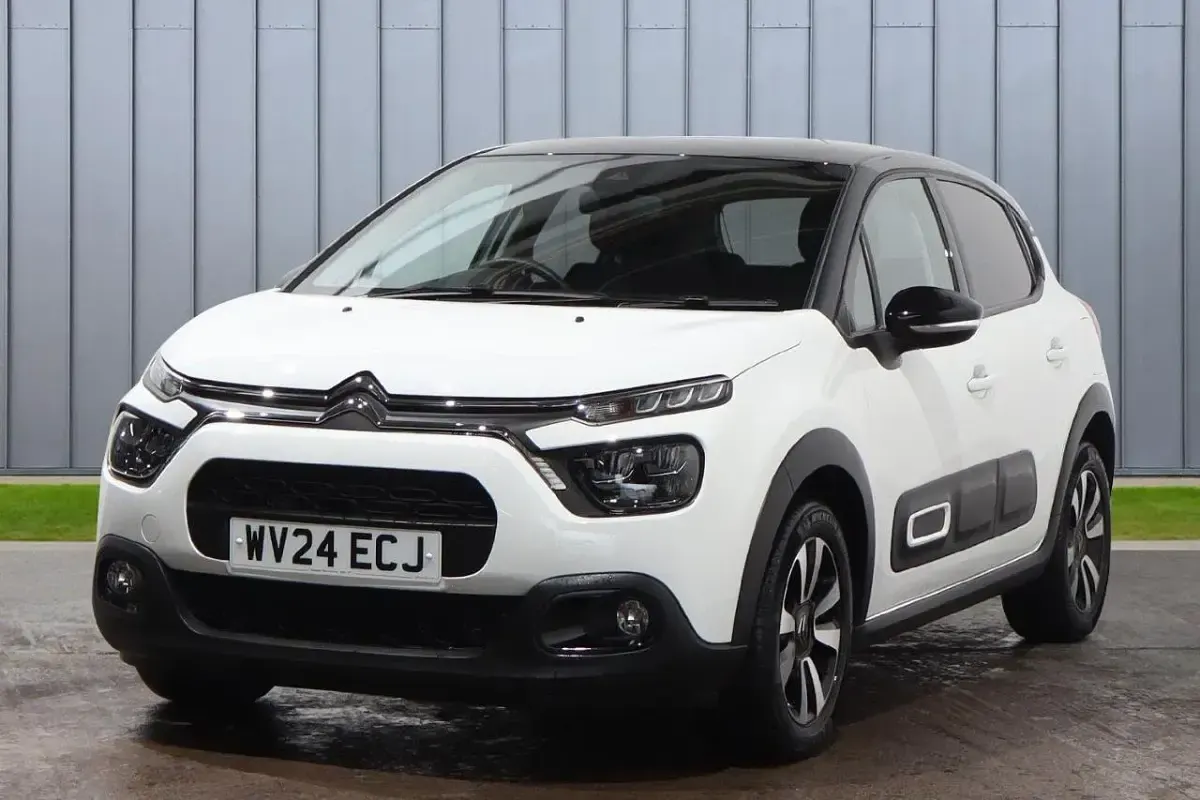 Used Citroën C3 PureTech 82 HP (60 kW) 2024 White Hatchback