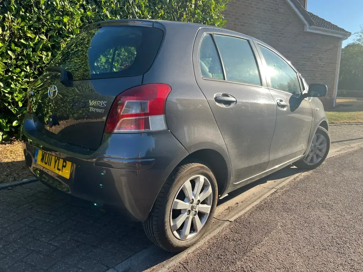 Used Toyota Yaris 90 HP (66 kW) 2011 Grey Hatchback
