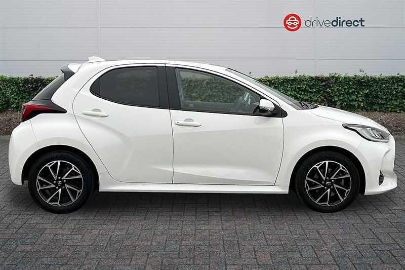 Used Toyota Yaris Hybrid Design 2023 White Hatchback