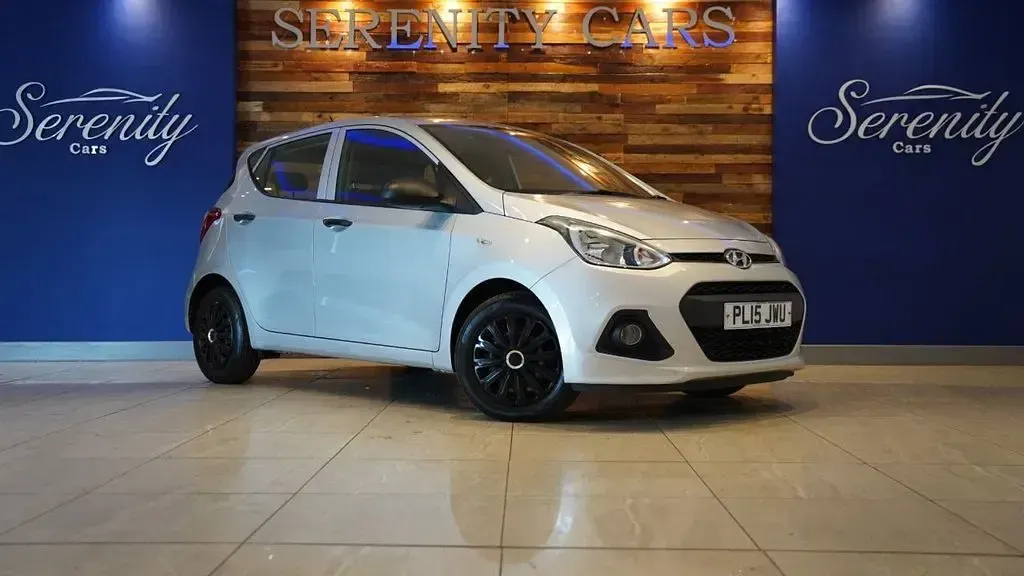 Used Hyundai i10 66 HP (48 kW) 2015 Silver Hatchback
