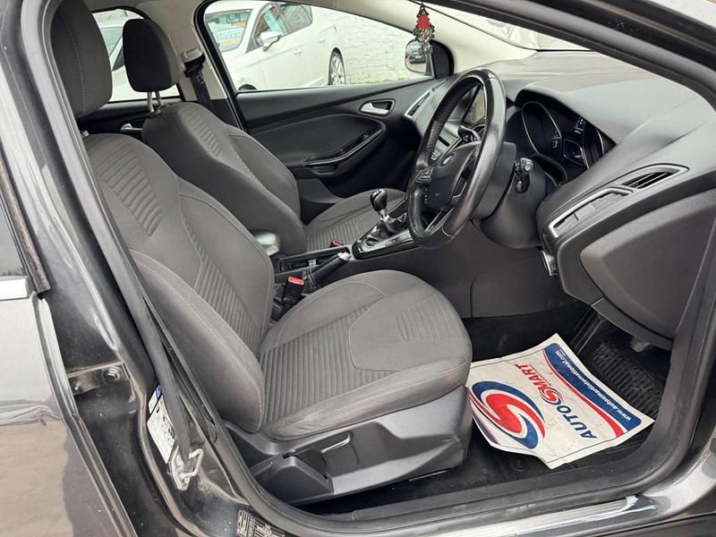 Used Ford Focus Titanium 125 HP (91 kW) 2015 Grey Hatchback
