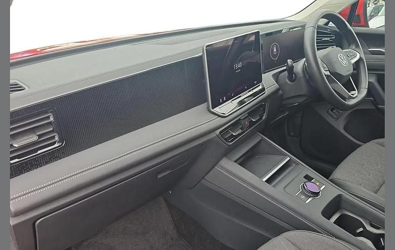 Begagnad VW Tiguan Match 147 HK (108 kW) 2024 Röd SUV