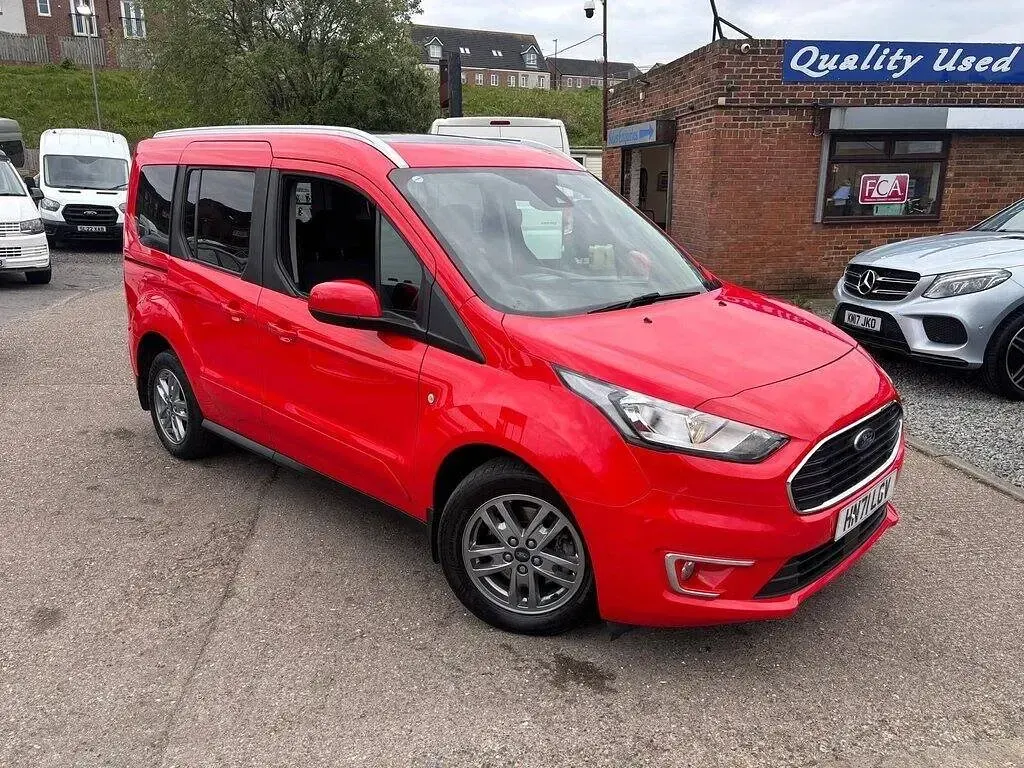 Used Ford Tourneo Connect Titanium 120 HP (88 kW) 2022 Red MPV