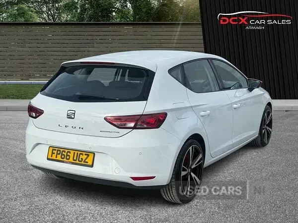 Used Seat Leon Ecomotive 110 HP (80 kW) 2016 White Hatchback