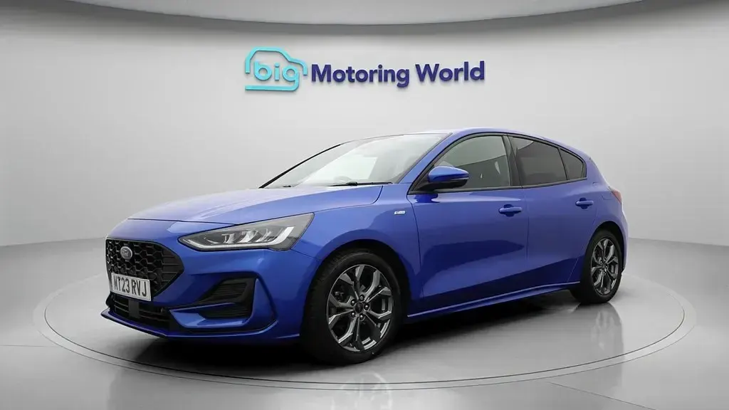 Second-hand Ford Focus ST-Line 125 CP (91 kW) 2023 Albastru Hatchback