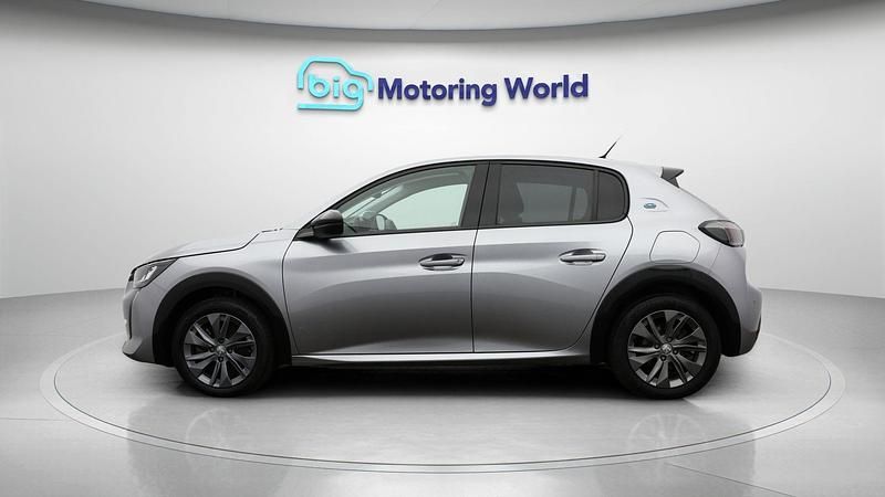 Used Peugeot e-208 Allure+ 100 kW (136 HP) 2023 Grey Hatchback