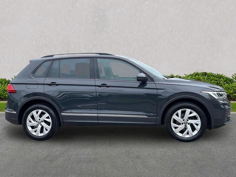Usado VW Tiguan S 150 CV (110 kW) 2022 Gris SUV