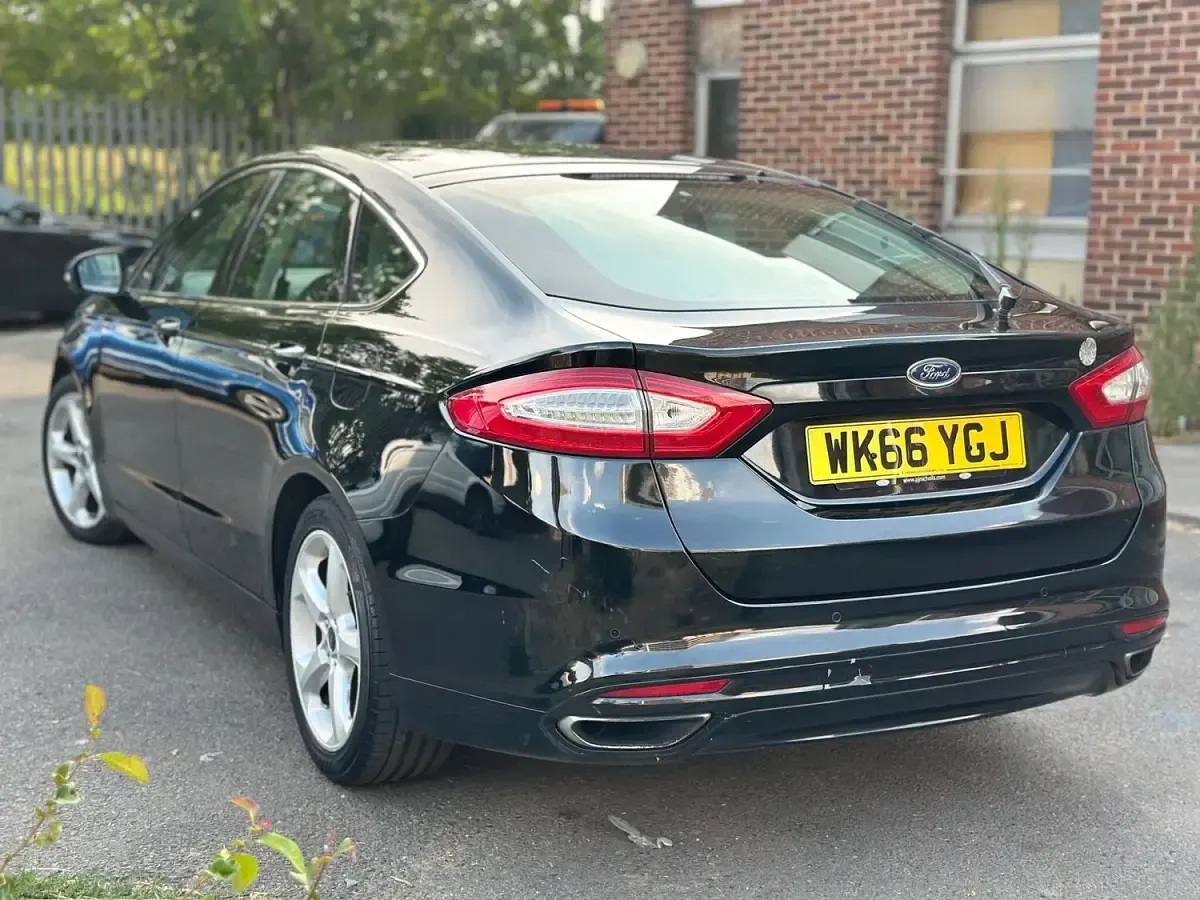Used Ford Mondeo Titanium 180 HP (132 kW) 2016 Black Hatchback