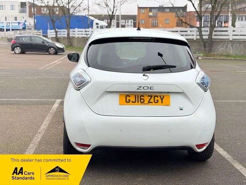 Used Renault Zoe Dynamique 2016 White Hatchback