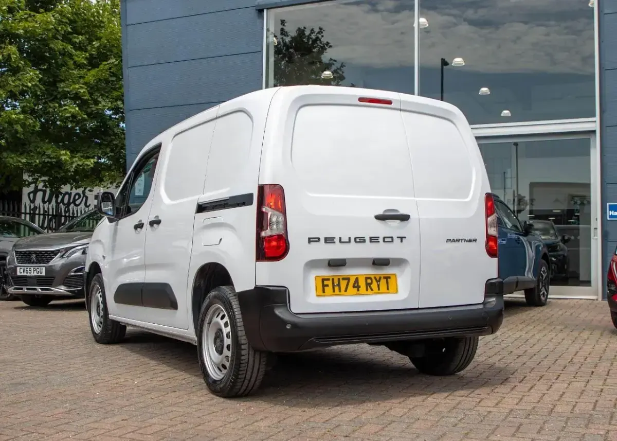 Used Peugeot Partner S 101 HP (74 kW) 2025 White MPV