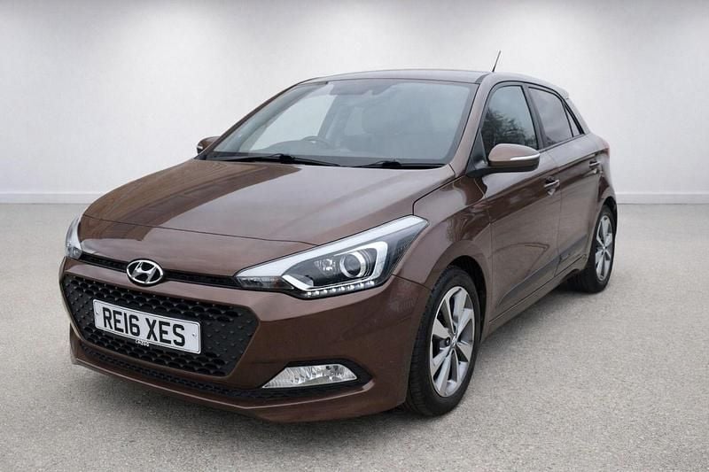 Used Hyundai i20 Premium 84 HP (61 kW) 2016 Brown Hatchback
