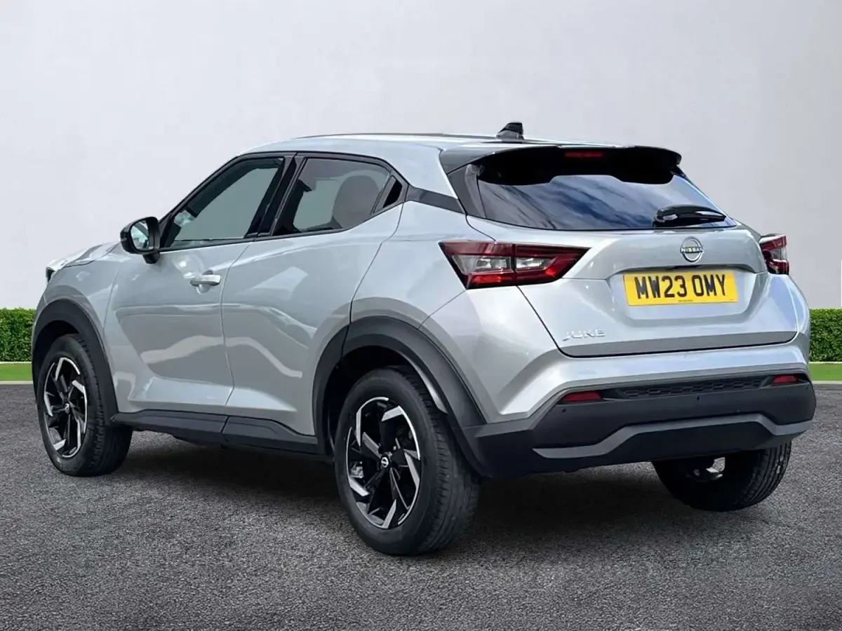 Usado Nissan Juke N-Connecta 2023 Prateado SUV