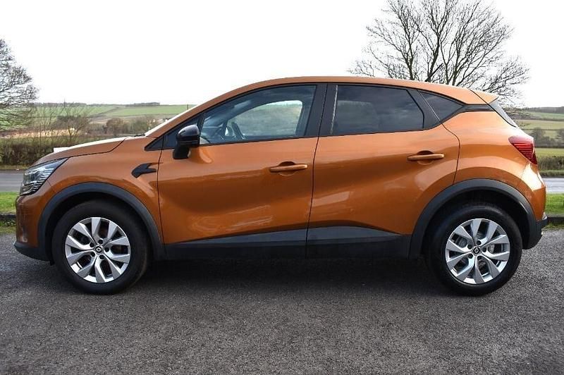 Used Renault Captur Iconic 140 HP (102 kW) 2022 Orange SUV