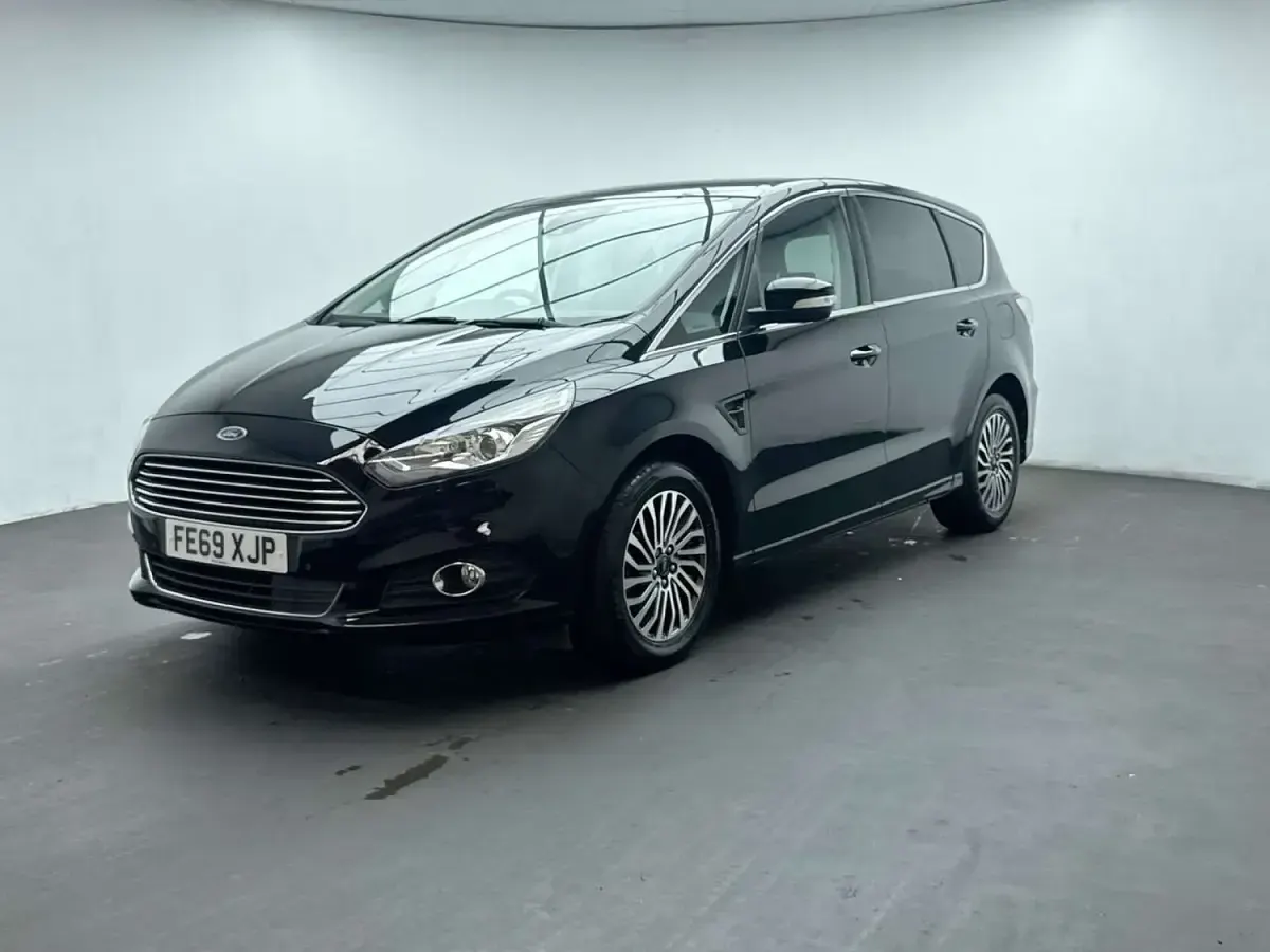 Used Ford S-MAX Titanium 150 HP (110 kW) 2019 Black MPV