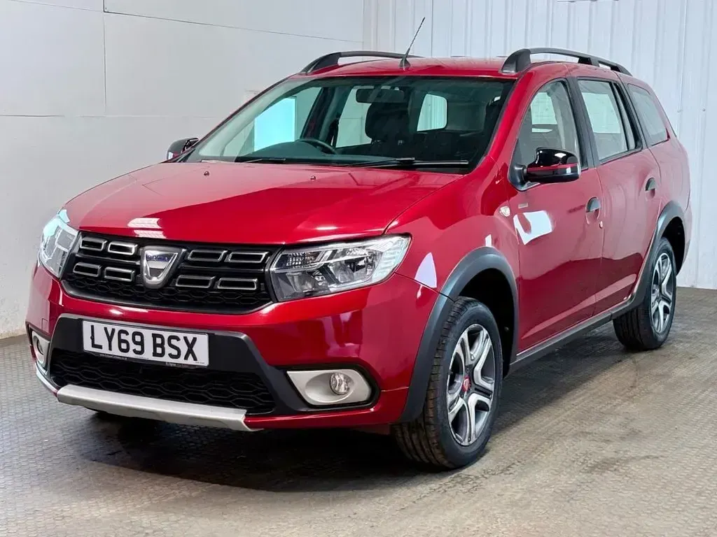 Used Dacia Logan MCV Stepway 90 HP (66 kW) 2019 Red Estate